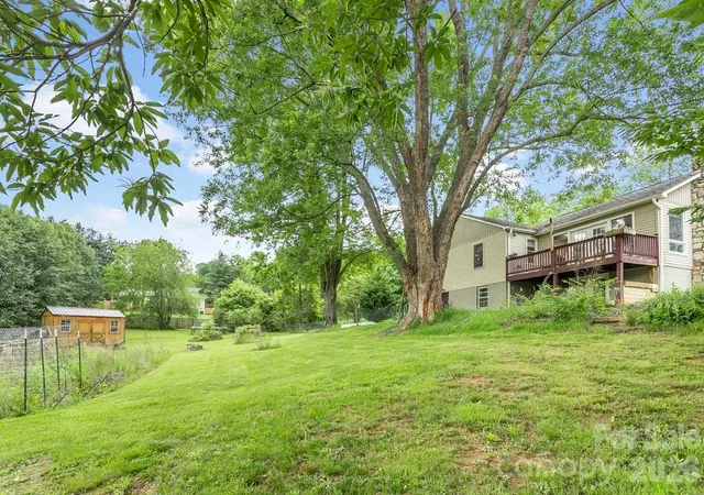 Photo 2 of Single family home for sale at 3 Odie Ln, Candler, NC 28715 | MLS# 4367725 | Listing updated on 2026-10-01