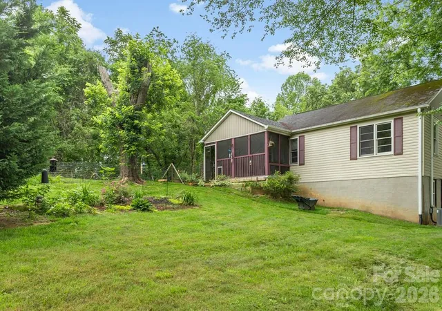 Photo 3 of Single family home for sale at 3 Odie Ln, Candler, NC 28715 | MLS# 4367725 | Listing updated on 2026-10-01