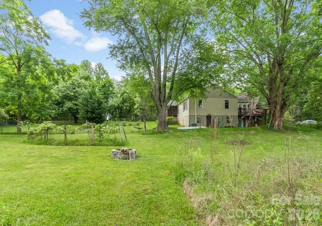 Photo 4 of Single family home for sale at 3 Odie Ln, Candler, NC 28715 | MLS# 4367725 | Listing updated on 2026-10-01