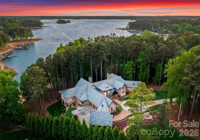 Photo 3 of Mansion for sale at 171 White Horse Dr, Mooresville, NC 28117 | MLS# 4367766 | Listing updated on 2026-09-24