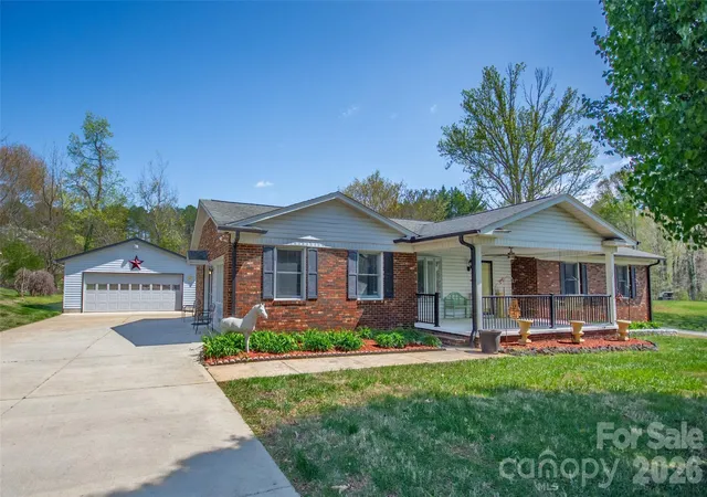 Photo 3 of Single family home for sale at 167 Southwood Dr, Statesville, NC 28677 | MLS# 4367771 | Listing updated on 2026-08-17