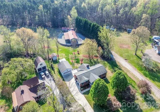 Photo 4 of Single family home for sale at 167 Southwood Dr, Statesville, NC 28677 | MLS# 4367771 | Listing updated on 2026-08-17