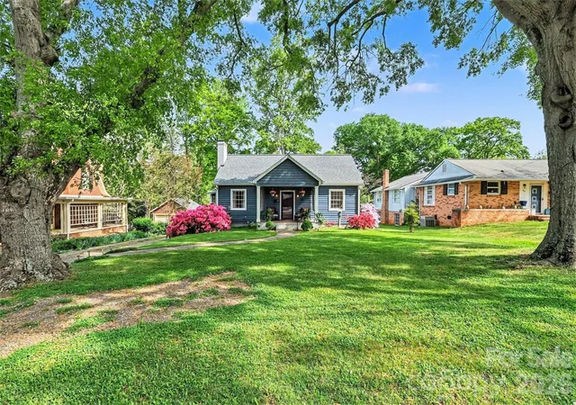 Photo 3 of Single family home for sale at 720 W Sumter St, Shelby, NC 28150 | MLS# 4367806 | Listing updated on 2026-09-11