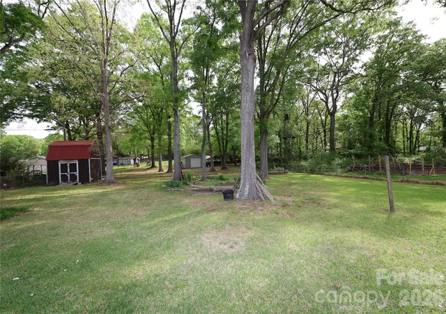 Homes for sale in Matthews, NC | 104 Pinetree Dr, Matthews, NC 28104 | MLS# 4367839