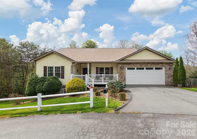 Photo 1 of Single family home for sale at 26 Lancaster Ln, Weaverville, NC 28787 | MLS# 4367882 | Listing updated on 2026-10-04