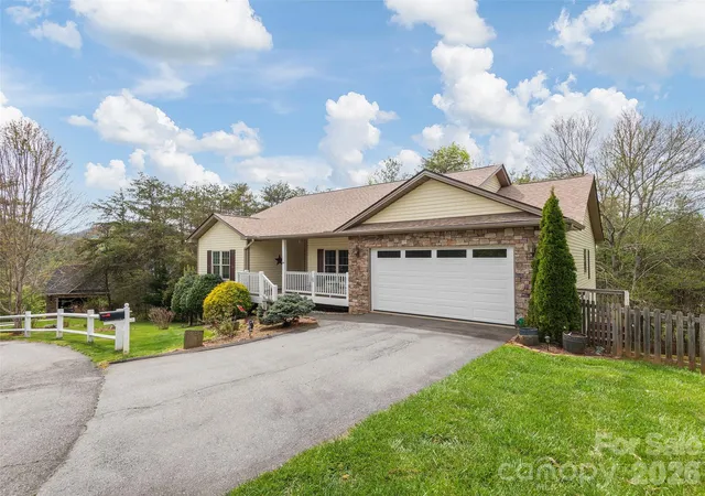 Photo 2 of Single family home for sale at 26 Lancaster Ln, Weaverville, NC 28787 | MLS# 4367882 | Listing updated on 2026-10-04