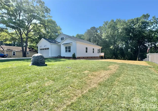 Photo 3 of Single family home for sale at 417 W Westview St, Gastonia, NC 28052 | MLS# 4367886 | Listing updated on 2026-10-06