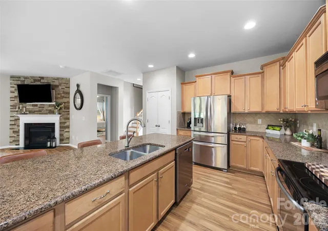 Photo 4 of Single family home for sale at 1521 Deer Meadows Dr, Waxhaw, NC 28173 | MLS# 4367982 | Listing updated on 2026-09-23