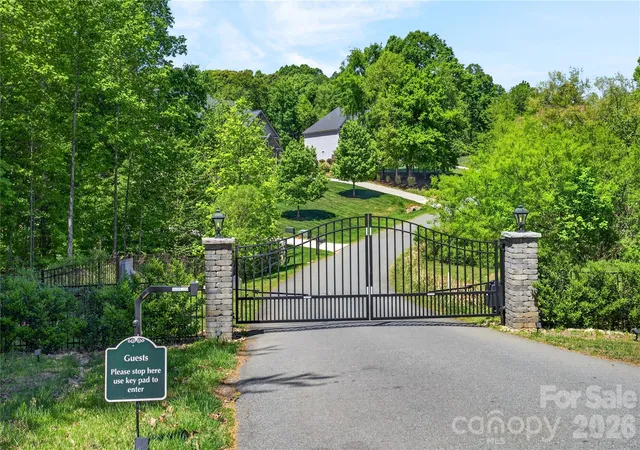 Photo 3 of Single family home for sale at 121 Leeward Shls Ln, Mooresville, NC 28117 | MLS# 4367993 | Listing updated on 2026-10-09