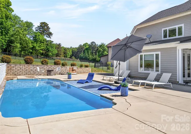 Photo 3 of Single family home for sale at 121 Leeward Shls Ln, Mooresville, NC 28117 | MLS# 4367993 | Listing updated on 2026-10-09
