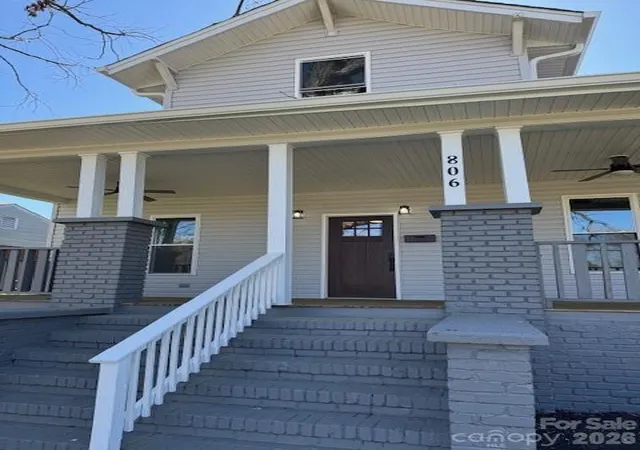 1st image of 806 4th Street Dr Nw, Hickory, NC 28601 | MLS# 4367995