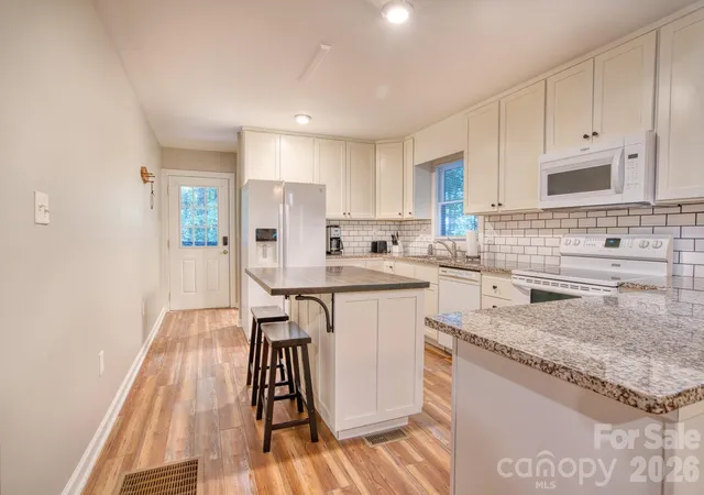 Photo 4 of Single family home for sale at 46 Wahuhu Ct, Brevard, NC 28712 | MLS# 4368025 | Listing updated on 2026-08-01