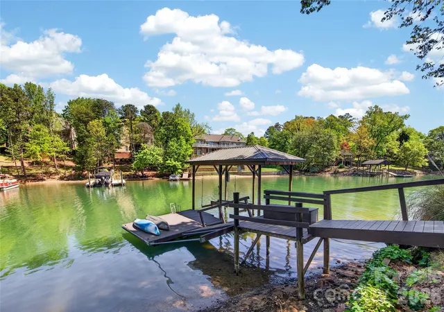 Photo 2 of Single family home for sale at 16118 Tana Tea Cir, Fort Mill, SC 29708 | MLS# 4368051 | Listing updated on 2026-09-30