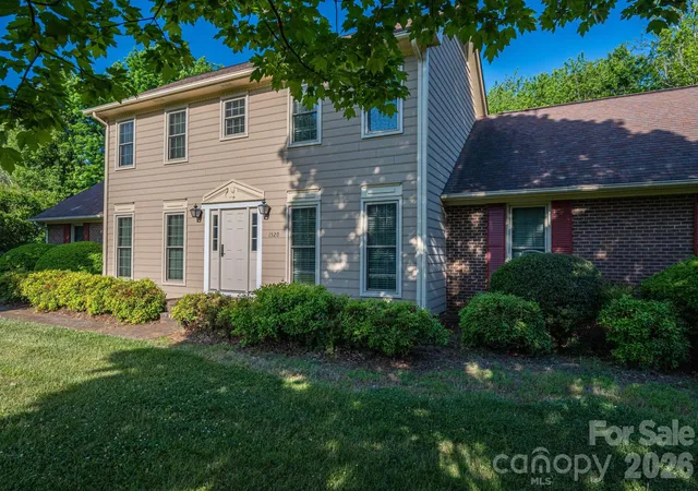 Photo 3 of Single family home for sale at 1520 Stableview Dr, Gastonia, NC 28056 | MLS# 4368083 | Listing updated on 2026-08-21