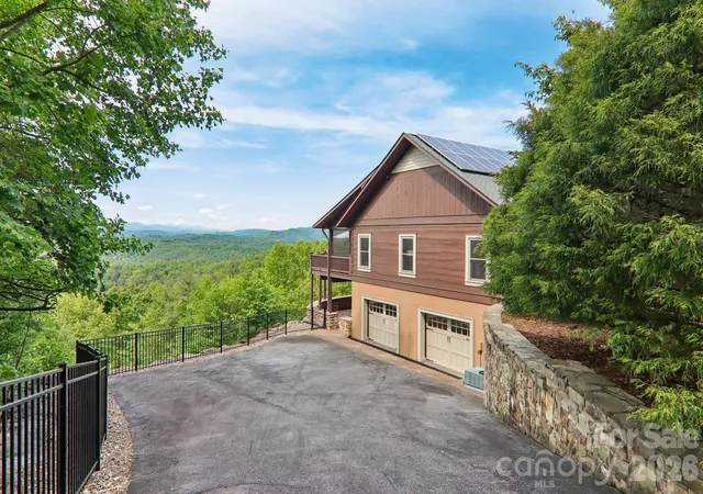 Homes for sale in Saluda, NC | 1072 Corsica Ln, Saluda, NC 28773 | MLS# 4368192