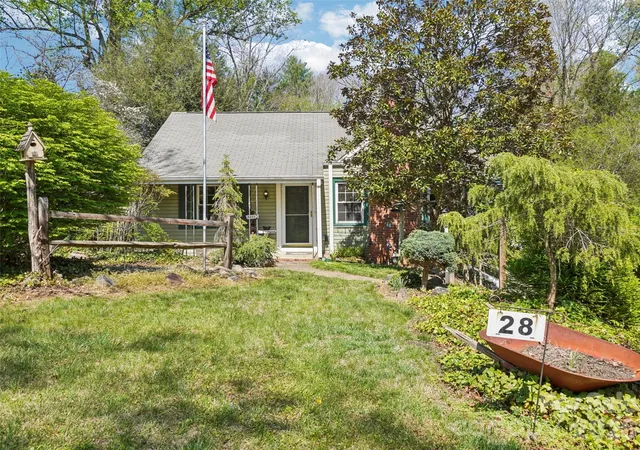 Homes for sale in Asheville, NC | 28 Kensington Dr, Asheville, NC 28805 | MLS# 4368193