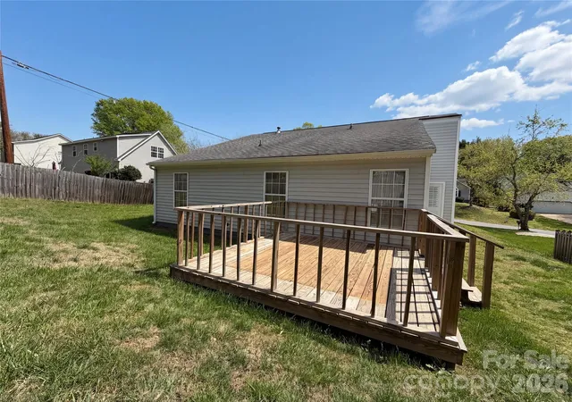 Photo 4 of Single family home for sale at 12525 Panthersville Dr, Charlotte, NC 28269 | MLS# 4368195 | Listing updated on 2026-10-08