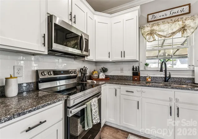 Photo 4 of Single family home for sale at 105 E Dundee Ct, Statesville, NC 28625 | MLS# 4368291 | Listing updated on 2026-10-02