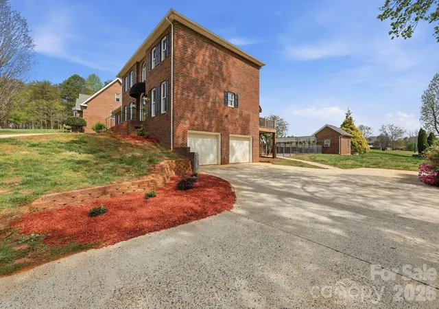 35th image of 3811 Pinecrest Dr Ne, Hickory, NC 28601 | MLS# 4368346