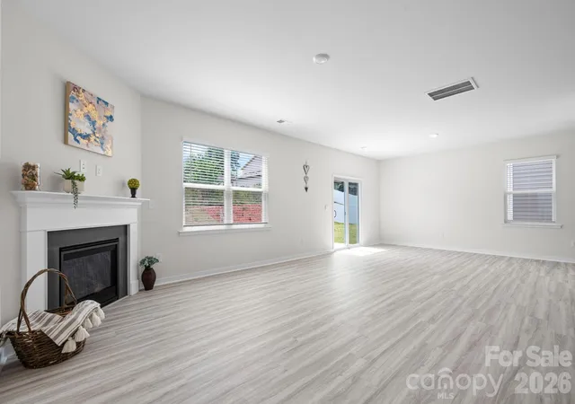 Photo 3 of Single family home for sale at 534 13th Avenue Dr Ne, Hickory, NC 28601 | MLS# 4368370 | Listing updated on 2026-09-21