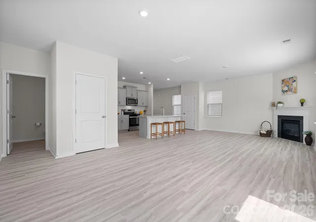Photo 4 of Single family home for sale at 534 13th Avenue Dr NE, Hickory, NC 28601 | MLS# 4368370 | Listing updated on 2026-09-21