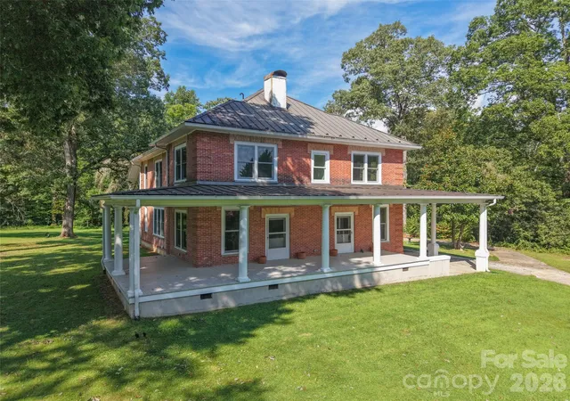 Photo 38 of Single family home for sale at 600 E Main St, Brevard, NC 28712 | MLS# 4368394 | Listing updated on 2026-08-28
