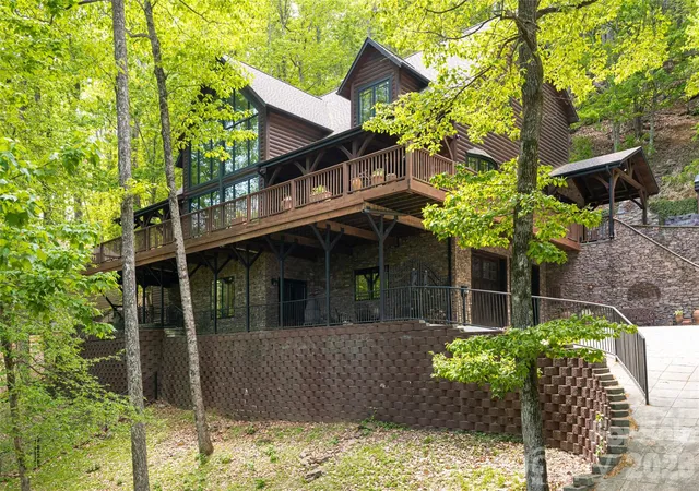 Photo 3 of Single family home for sale at 14 Walnut Dr, Mills River, NC 28759 | MLS# 4368399 | Listing updated on 2026-09-29