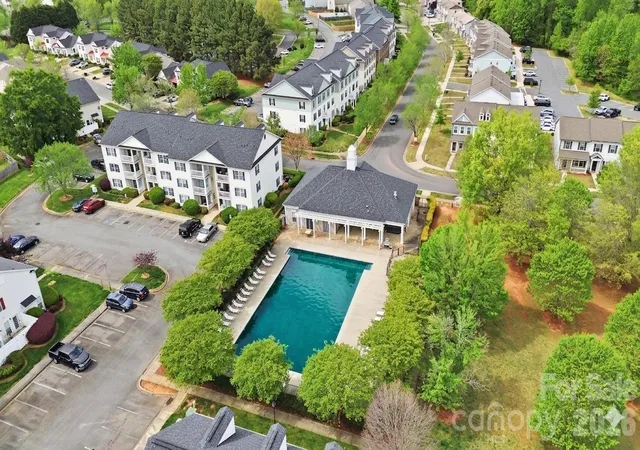 Listing Photo 2 - Condo for sale in building located at 3937 Mohawk Ct, Charlotte, NC 28215 - Unit #
