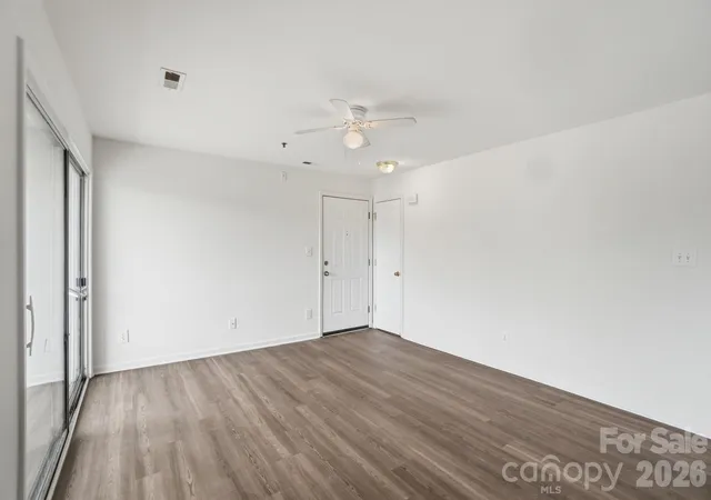 Listing Photo 4 - Condo for sale in building located at 3937 Mohawk Ct, Charlotte, NC 28215