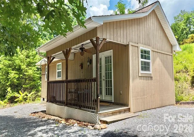 Photo 1 of Single family home for sale at 37 Coyote Dr, Marion, NC 28752 | MLS# 4368436 | Listing updated on 2026-04-11