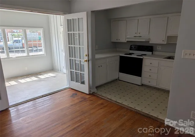 2nd image of 910 Mcalway Rd, Charlotte, NC 28211
