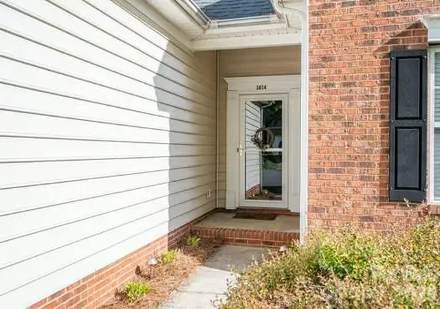 Photo 3 of Single family home for sale at 1614 Iverness Ct, Gastonia, NC 28056 | MLS# 4368454 | Listing updated on 2026-09-05