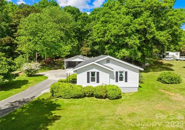 Photo 1 of Single family home for sale at 213 Ledford Dr, Gastonia, NC 28056 | MLS# 4368489 | Listing updated on 2026-09-13