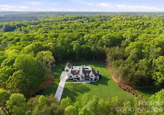 Photo 2 of Mansion for sale at 3035 Maple Way Dr, Davidson, NC 28036 | MLS# 4368514 | Listing updated on 2026-09-28