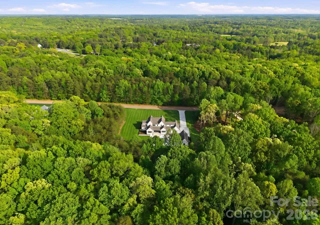 Photo 3 of Mansion for sale at 3035 Maple Way Dr, Davidson, NC 28036 | MLS# 4368514 | Listing updated on 2026-09-28