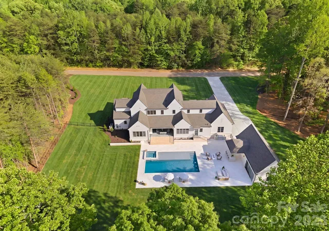 Photo 3 of Single family home for sale at 3035 Maple Way Dr, Davidson, NC 28036 | MLS# 4368514 | Listing updated on 2026-09-28