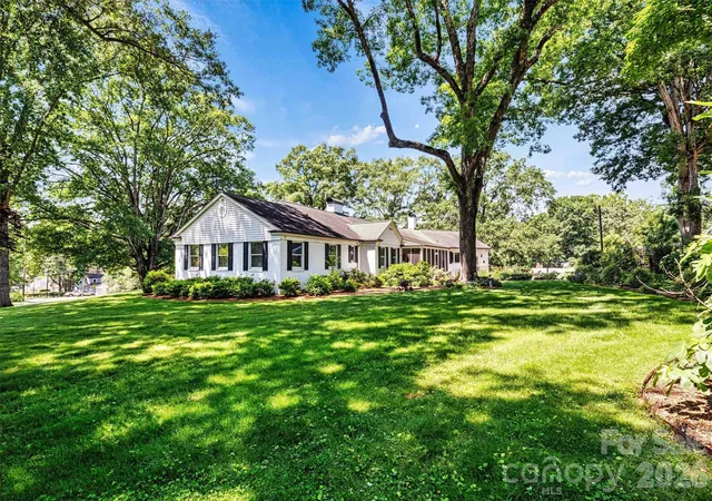 Photo 1 of Single family home for sale at 842 North Ctr St, Hickory, NC 28601 | MLS# 4368578 | Listing updated on 2026-10-25