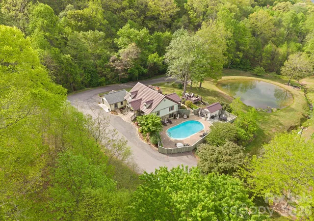 Photo 1 of Single family home for sale at 25 View Ridge Pkwy, Leicester, NC 28748 | MLS# 4368592 | Listing updated on 2026-08-31