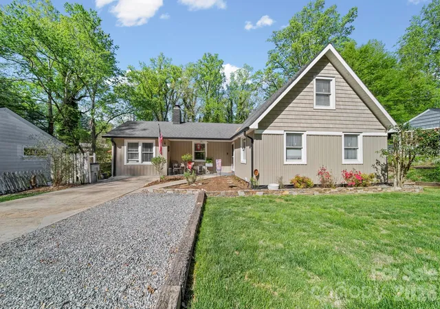 Homes for sale in Lenoir, NC | 421 Tywood St Ne, Lenoir, NC 28645 | MLS# 4368631