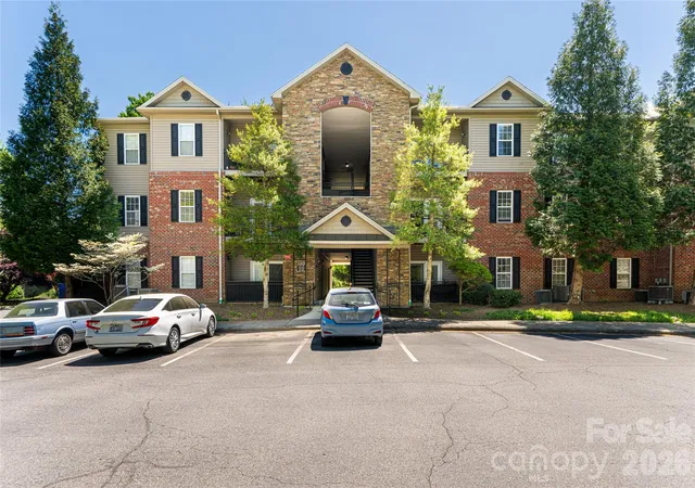 Homes for sale in Asheville, NC | 132 Appeldoorn Circle, Asheville, NC 28803 | Houzeo