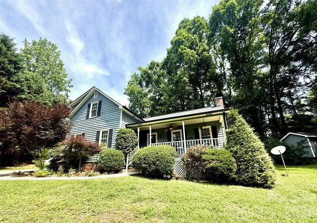 Homes for sale in Gastonia, NC | 2600 Lakewood Dr, Gastonia, NC 28052 | MLS# 4368692