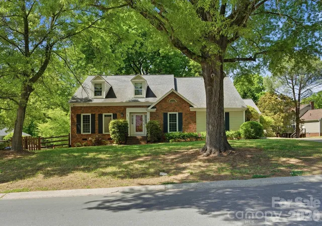 Homes for sale in Charlotte, NC | 9437 Fairmead Dr, Charlotte, NC 28269 | MLS# 4368697