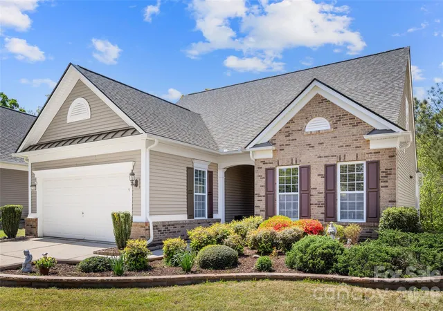 Photo 1 of Single family home for sale at 2190 Hartwell Ln, Fort Mill, SC 29707 | MLS# 4368725 | Listing updated on 2026-08-28