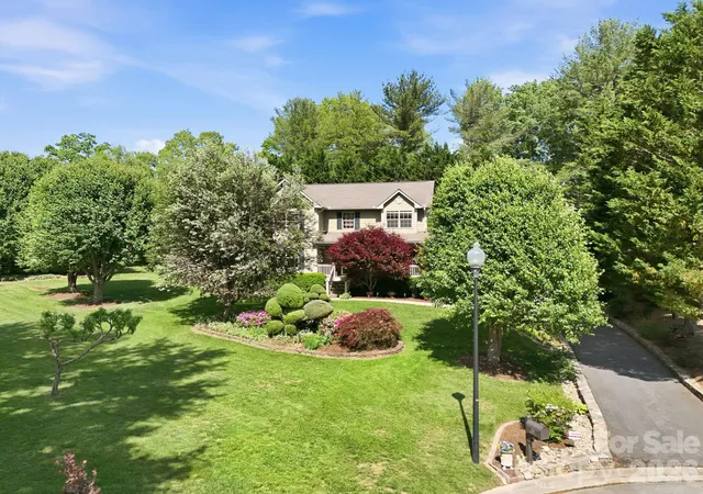 Photo 2 of Single family home for sale at 306 Woodview Ct, Fletcher, NC 28732 | MLS# 4368737 | Listing updated on 2026-10-05