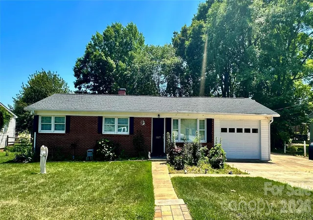 Photo 1 of Single family home for sale at 1327 Reid St, Statesville, NC 28677 | MLS# 4368807 | Listing updated on 2026-09-19