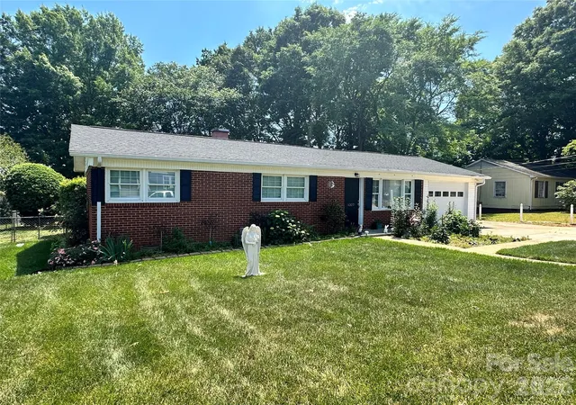 Photo 2 of Single family home for sale at 1327 Reid St, Statesville, NC 28677 | MLS# 4368807 | Listing updated on 2026-09-19