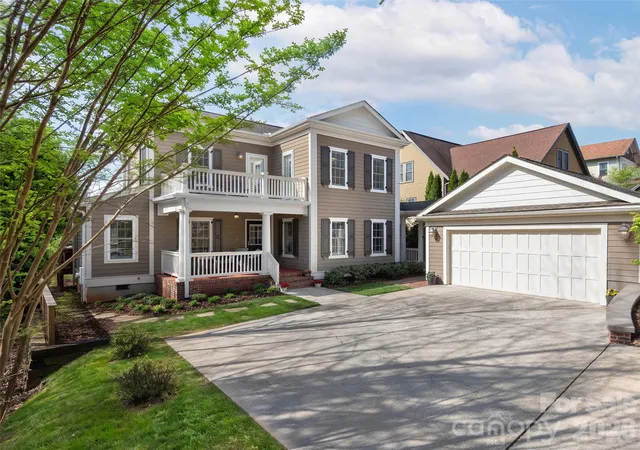 Homes for sale in Asheville, NC | 1672 Olmsted Dr, Asheville, NC 28803 | MLS# 4368882