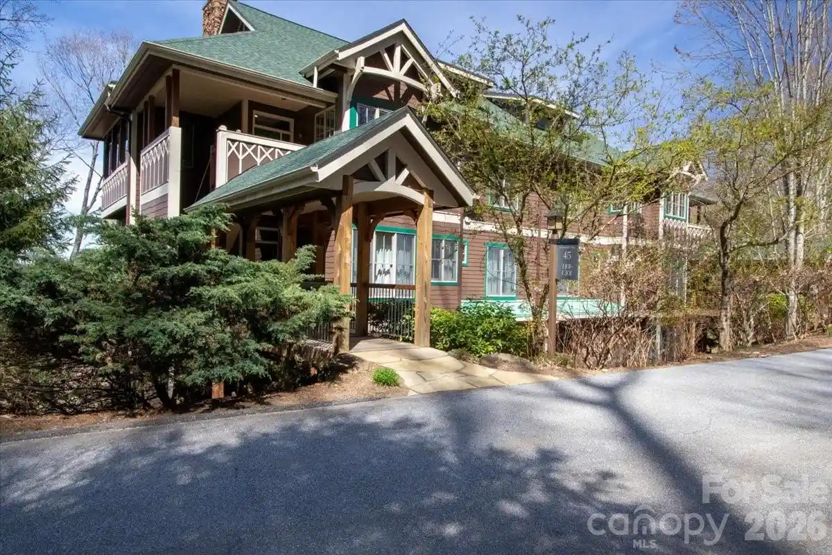 Listing Photo 2 - Condo for sale in 45 Creekside Wy located at 45 Creekside Wy, Burnsville, NC 28714 - Unit #I301