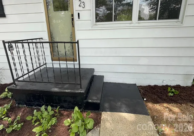 Photo 3 of Single family home for sale at 23 High Ct Entrance, Asheville, NC 28806 | MLS# 4368924 | Listing updated on 2026-10-09