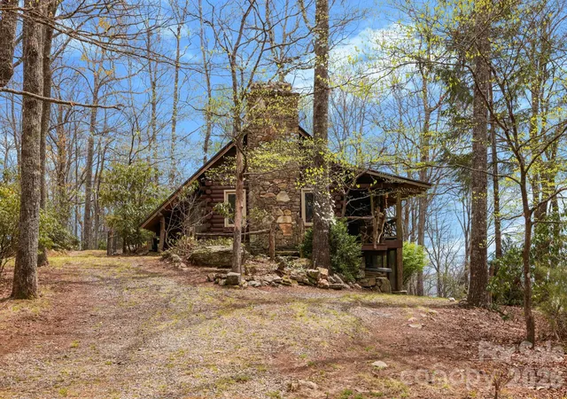 Photo 2 of Single family home for sale at 305 Stamey Crk Rd, Brevard, NC 28712 | MLS# 4368936 | Listing updated on 2026-08-05